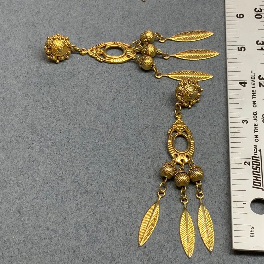 Retro gold feather statement Earrings - Picture 4 of 4